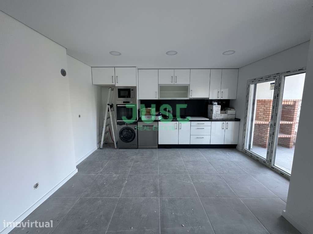 Apartamento T3, NOVO, com 1 vaga de estacionamento e arrecadação, e... - Grande imagem: 4/15
