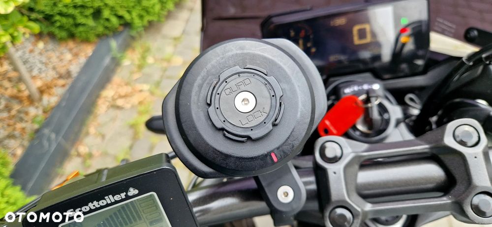 Honda CB - 12