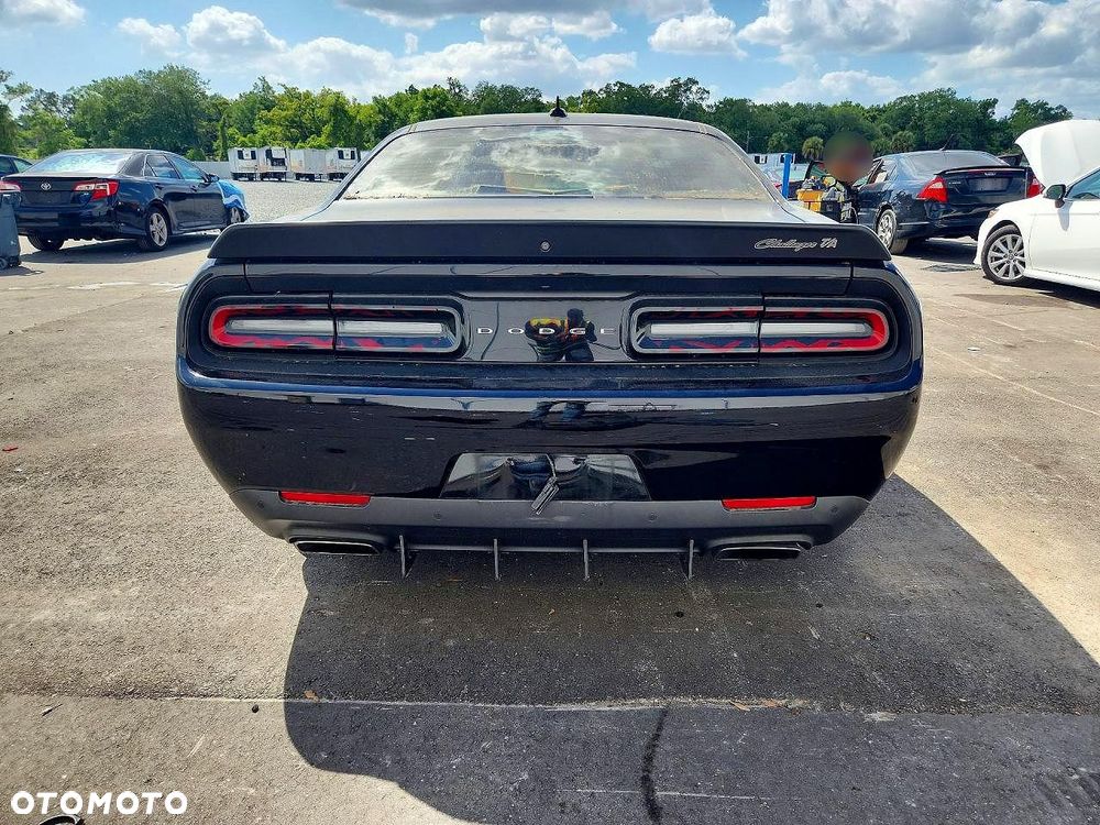 Dodge Challenger - 7