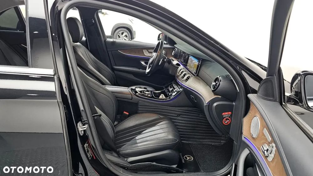 Mercedes-Benz Klasa E 300 9G-TRONIC Exclusive - 7
