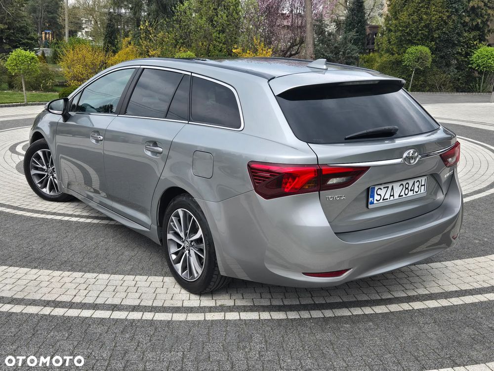 Toyota Avensis 2.0 D-4D Premium - 4