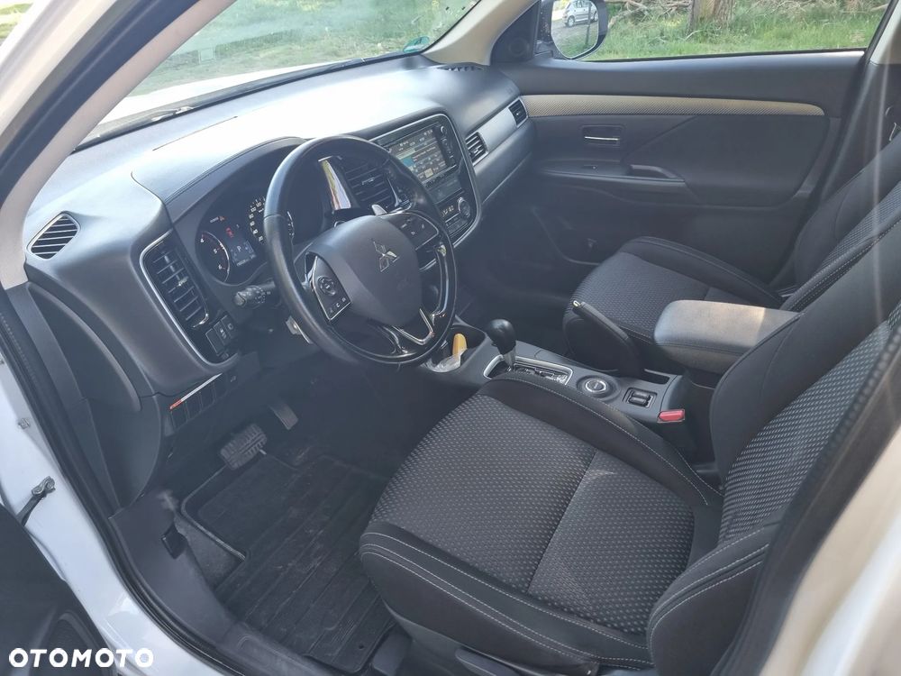 Mitsubishi Outlander 2.2 DI-D 4WD Automatik SUV-Star+ - 11