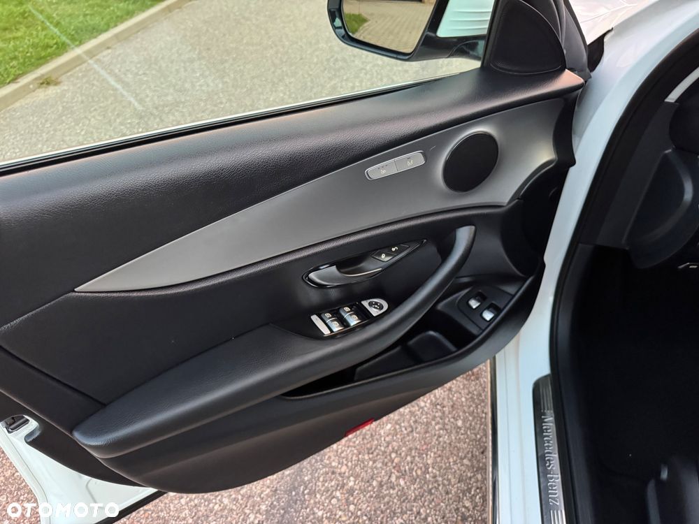 Mercedes-Benz Klasa E 220 d 4Matic 9G-TRONIC Sportstyle Edition - 23