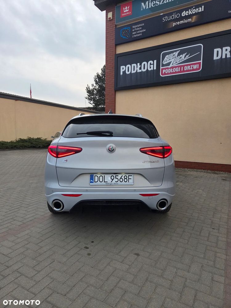 Alfa Romeo Stelvio 2.0 Turbo 16V AT8-Q4 Veloce - 10