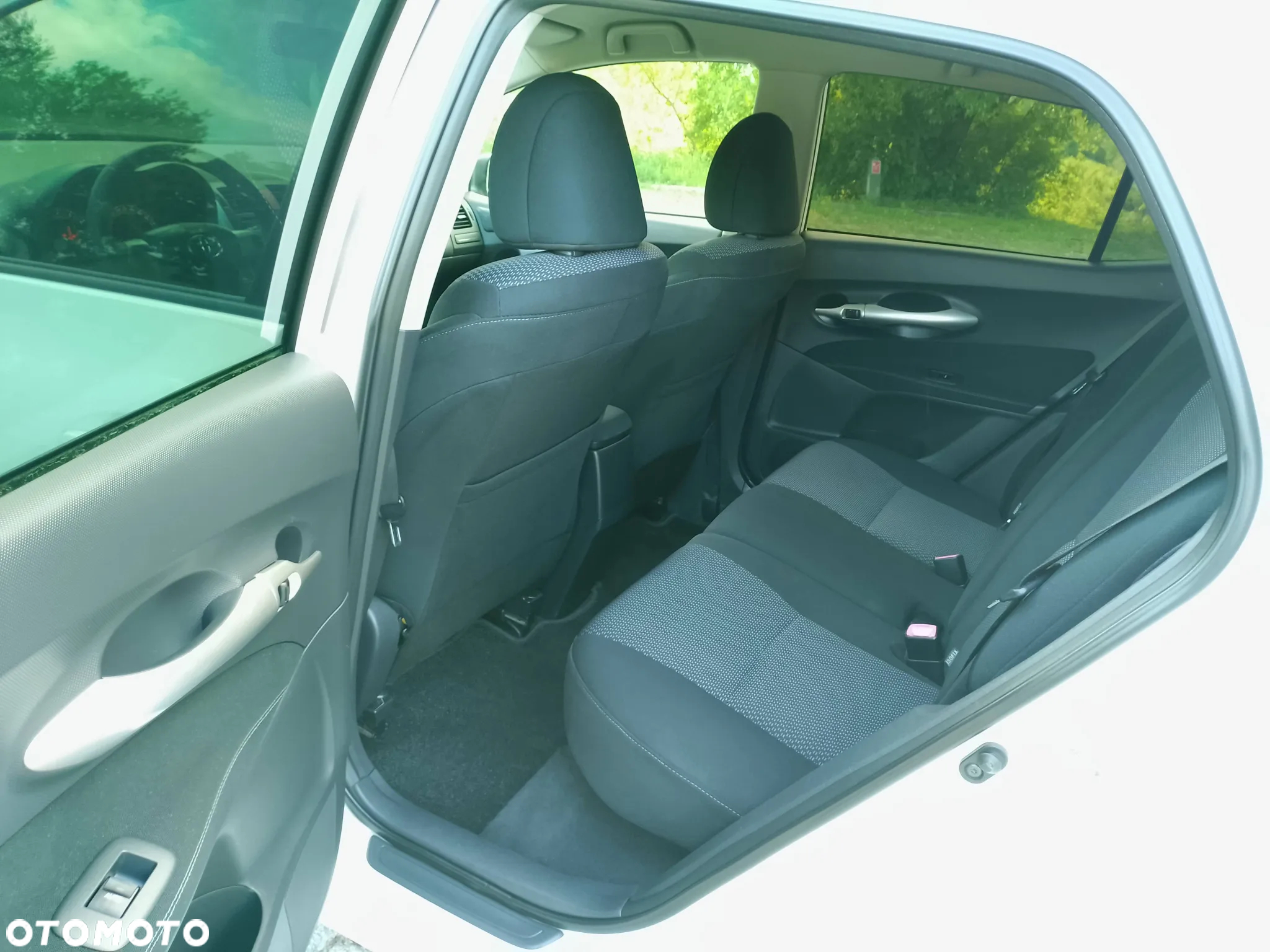 Toyota Auris 1.33 Dual-VVT-i Design Edition - 31