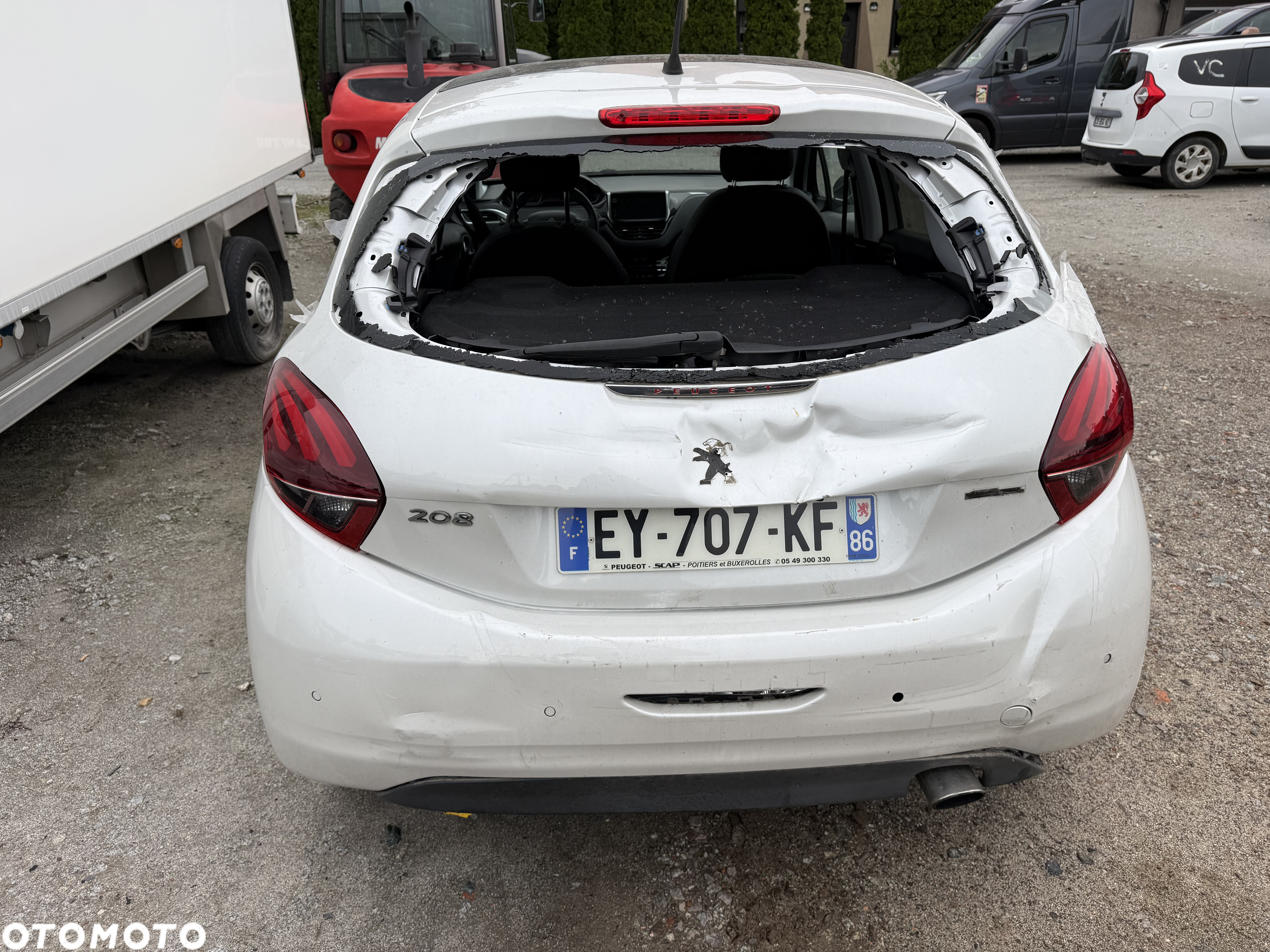 Peugeot 208 1.2 PureTech GPF Signature S&S EAT6 - 7