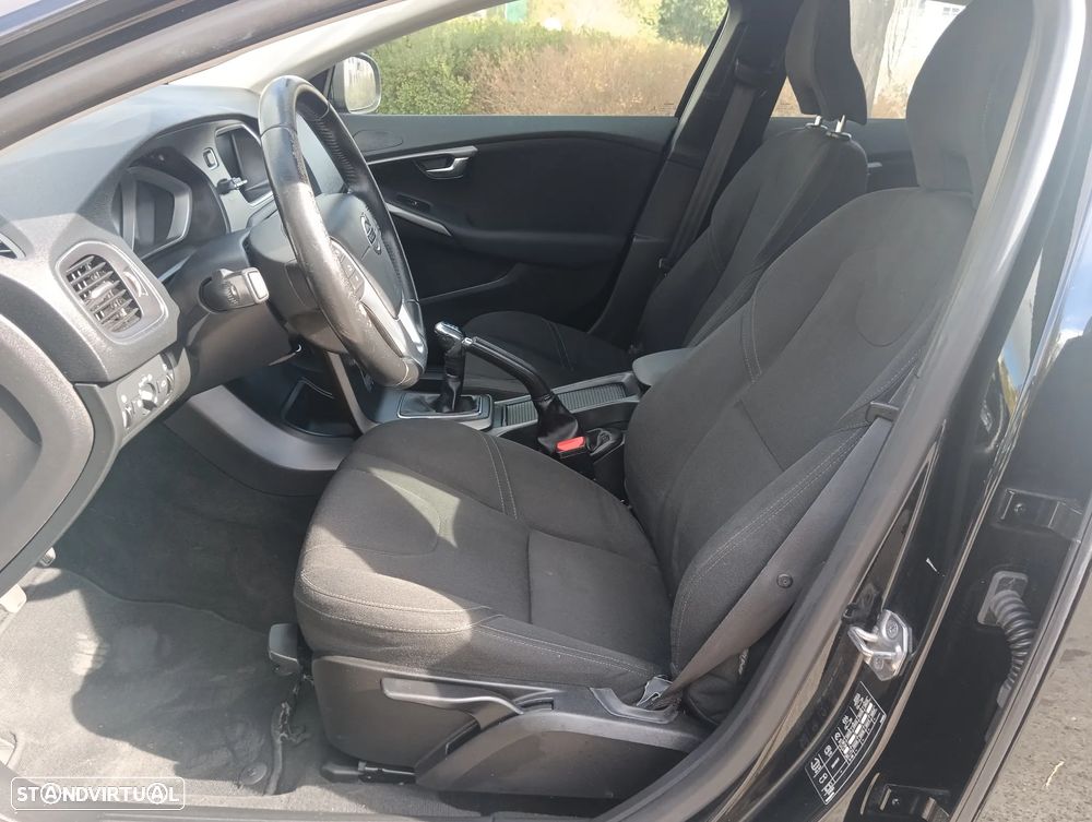 Volvo V40 2.0 D2 Momentum Eco - 4