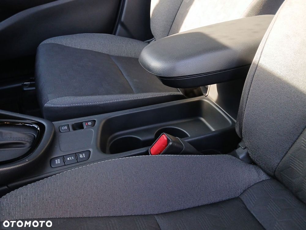 Toyota Yaris Hybrid 1.5 Style - 35