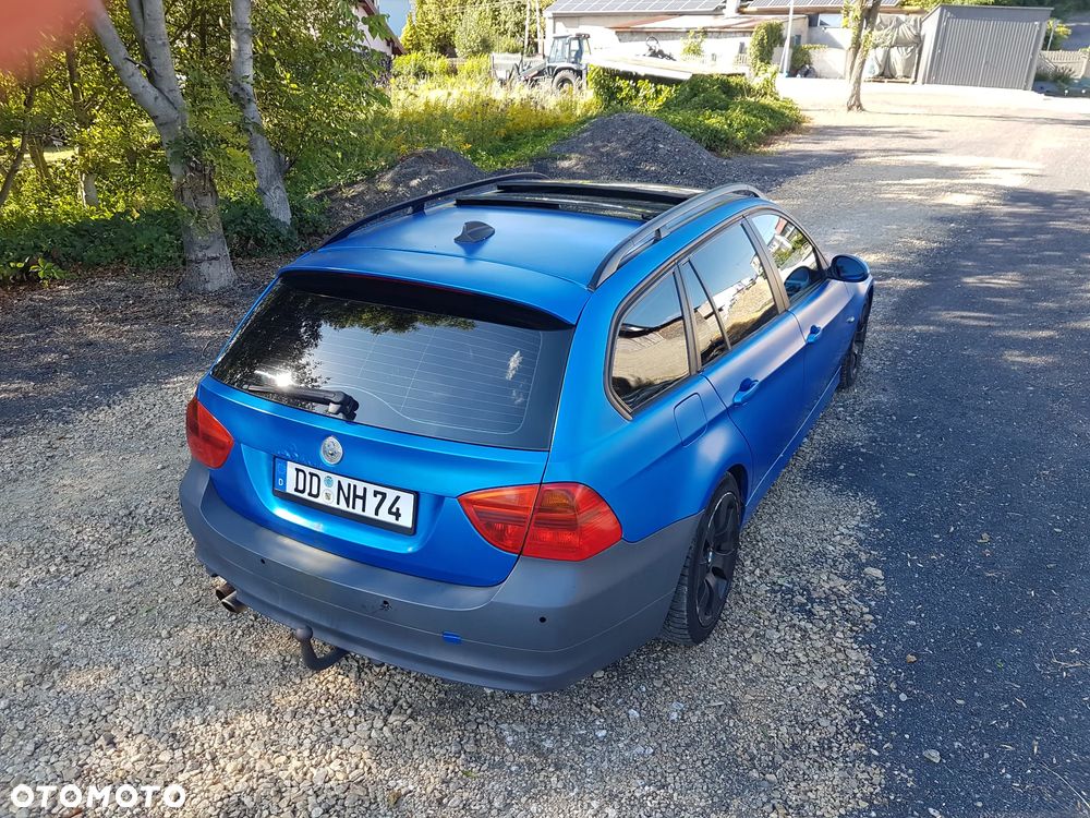BMW Seria 3 325xi Touring - 10