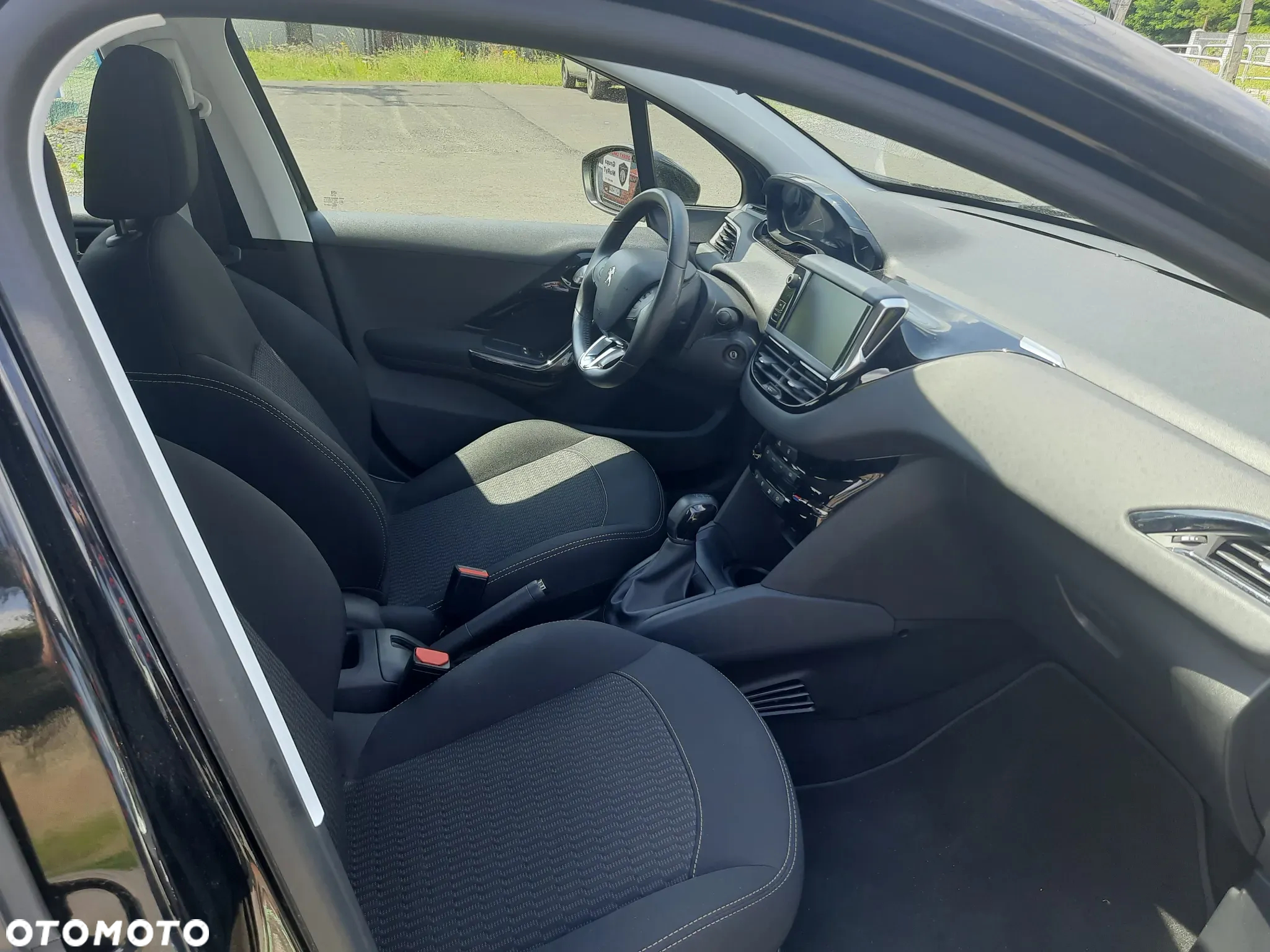 Peugeot 208 1.2 PureTech GPF Signature S&S - 14