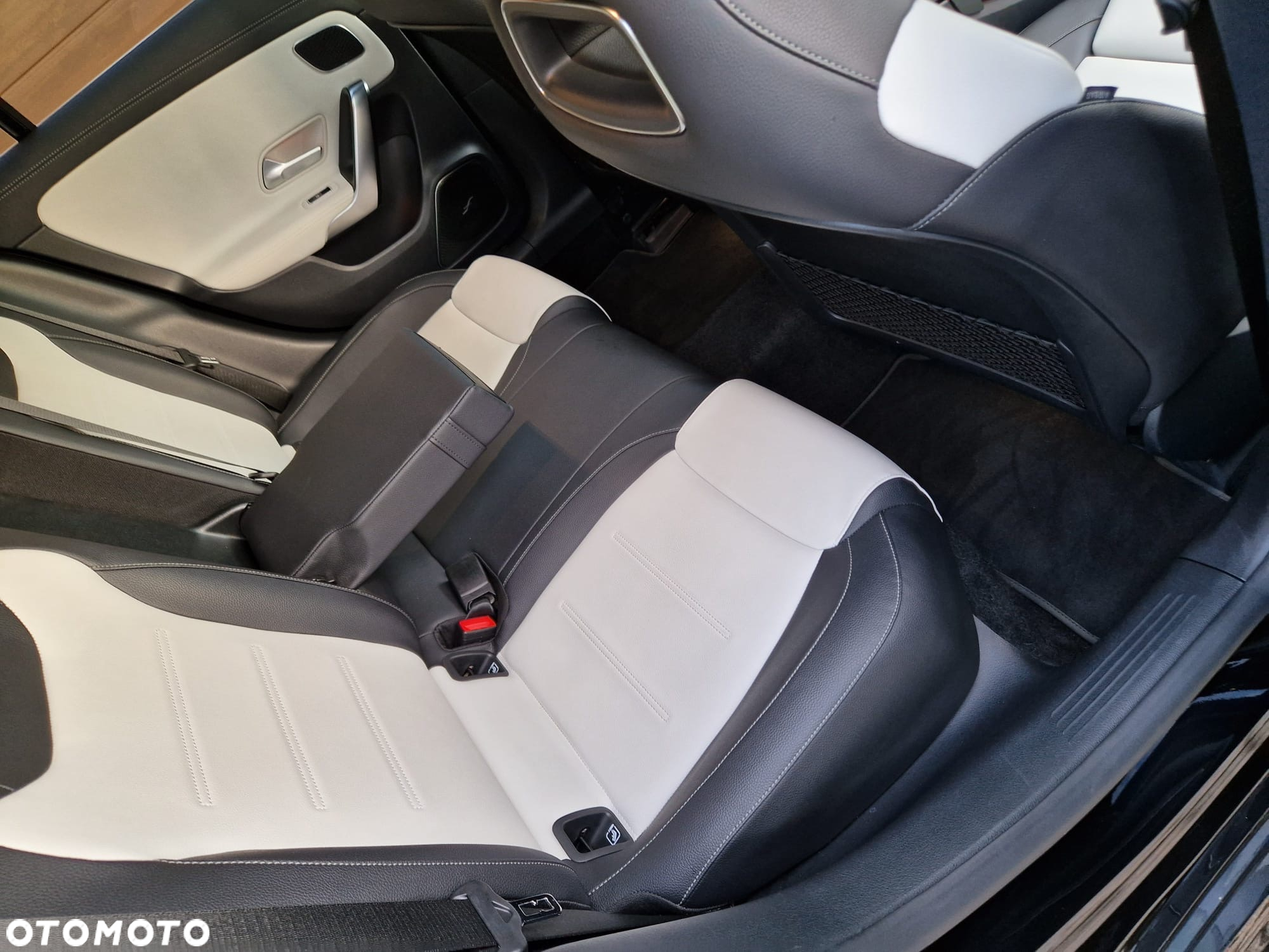 Mercedes-Benz CLA 250 4-Matic 7G-DCT - 38