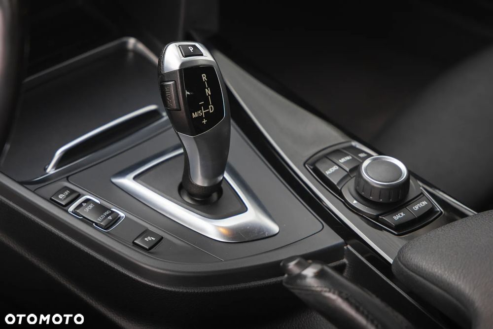 BMW Seria 3 318i GPF Luxury Line - 12