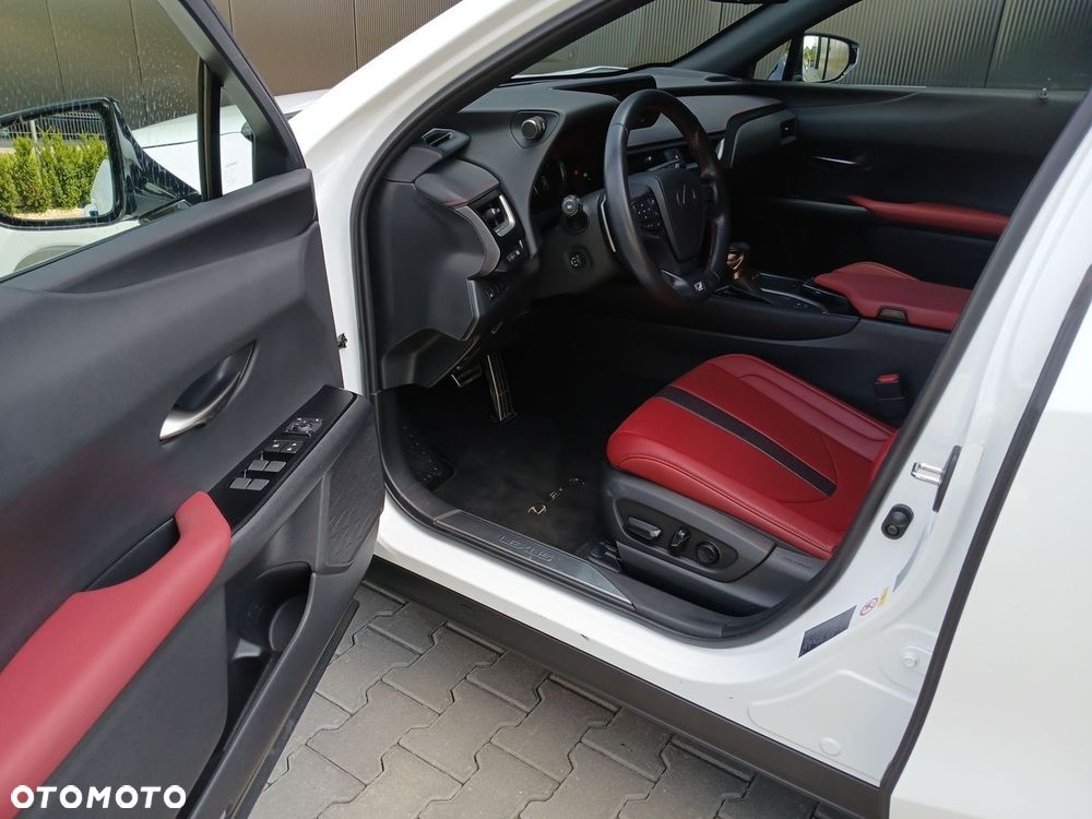 Lexus UX - 10