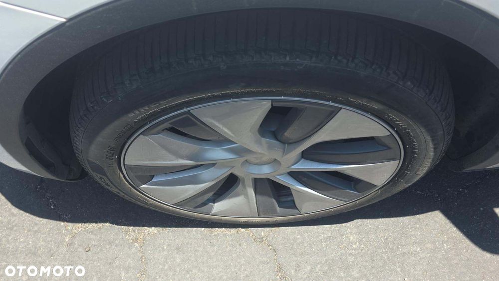 Tesla Model Y Long Range Dual Motor AWD - 21