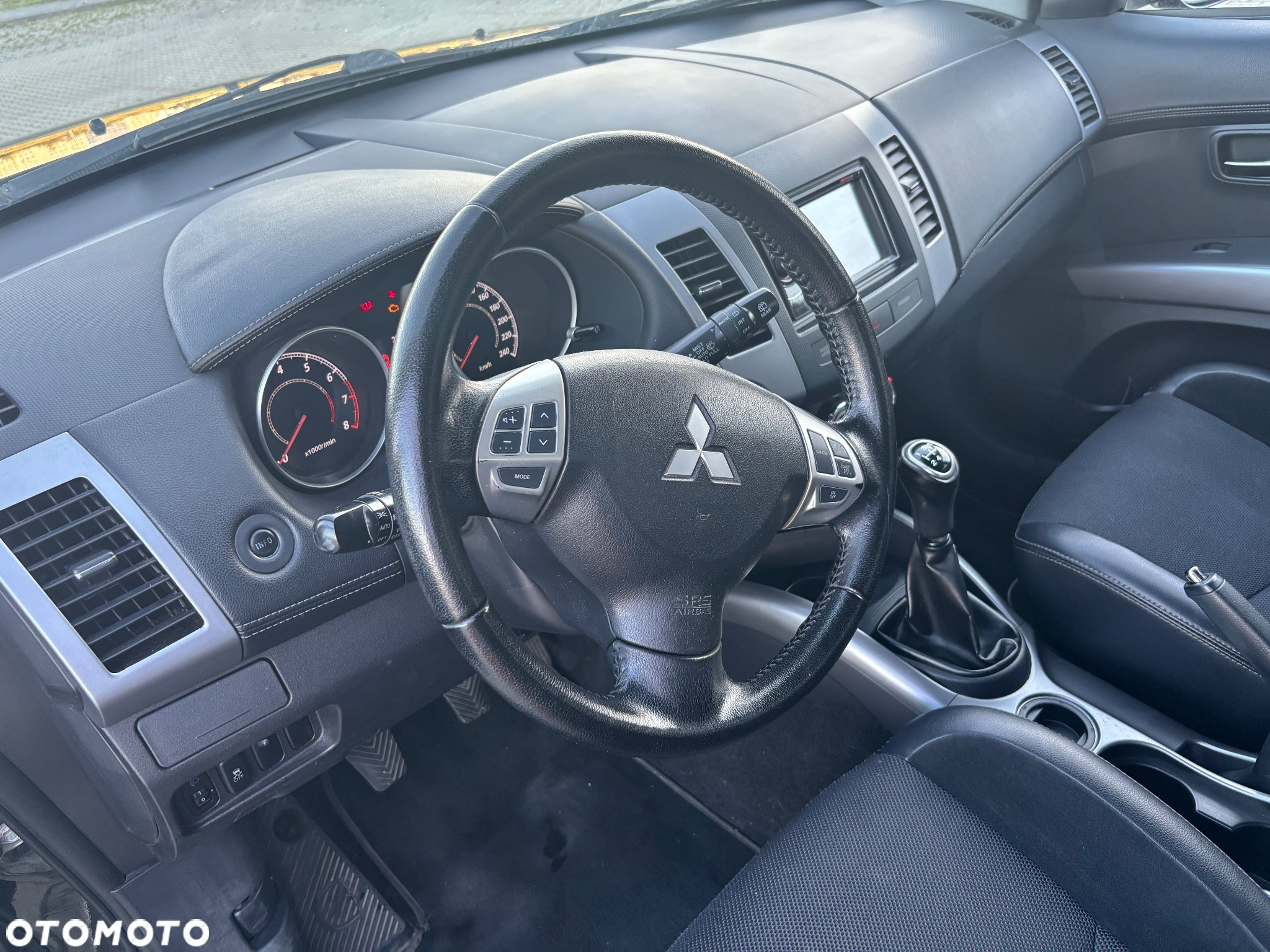 Mitsubishi Outlander 2.0 Intense NAVI 2WD EU5 - 19