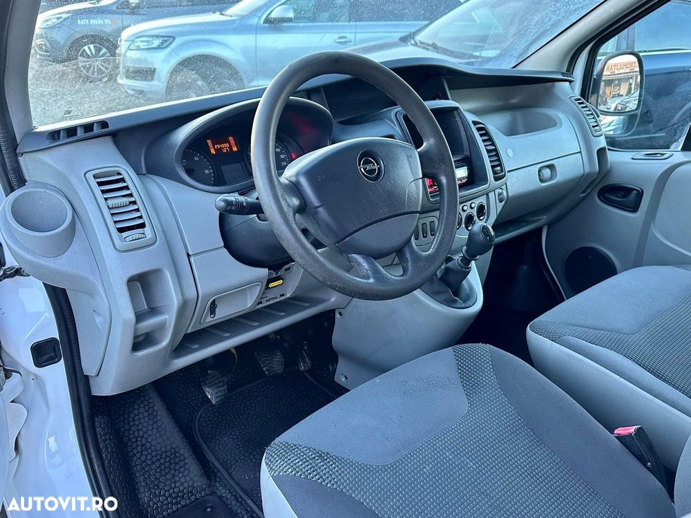 Opel Vivaro - 8