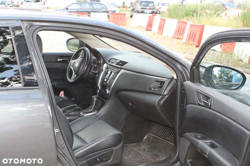 Suzuki Kizashi 2.4 Sport 4WD CVT - 12