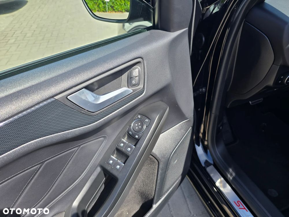 Ford Focus - 25
