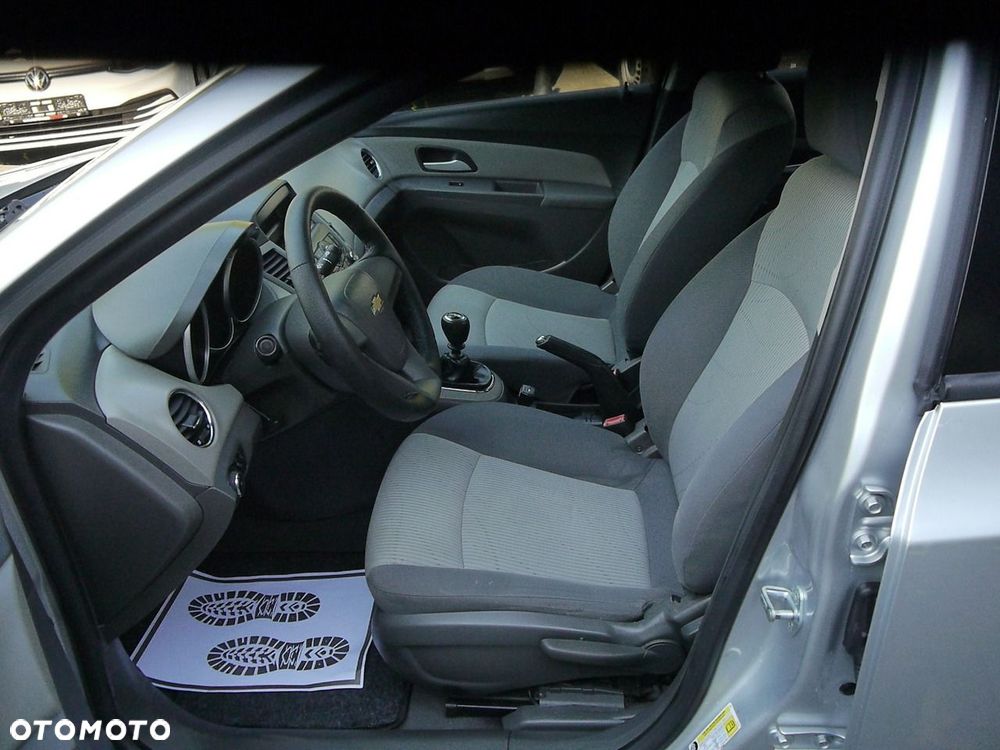Chevrolet Cruze - 23