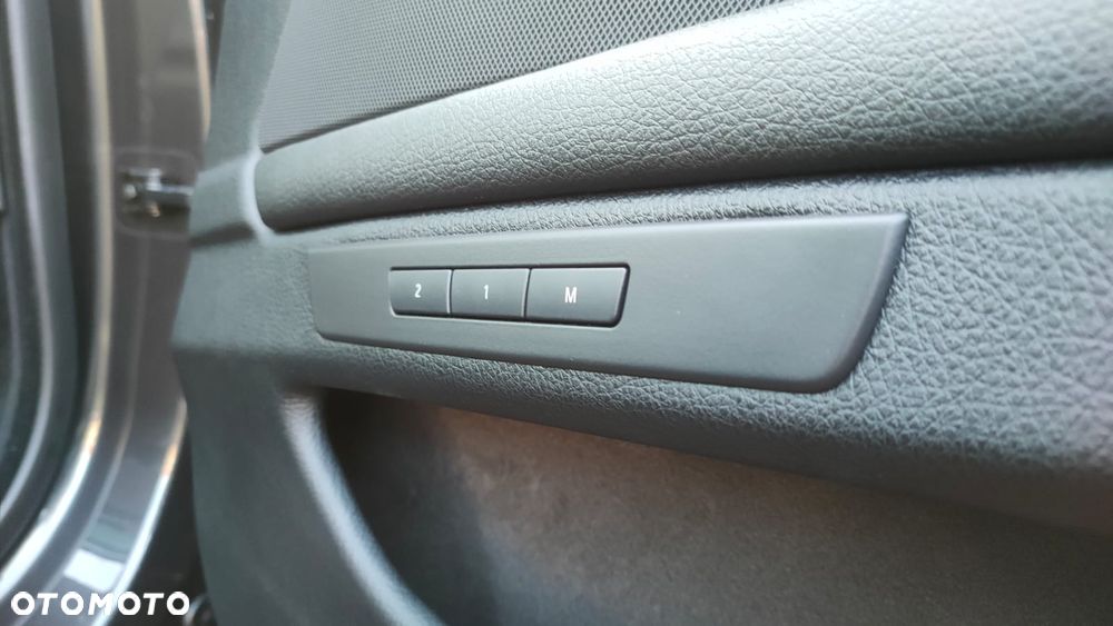 BMW Seria 5 525d Sport-Aut - 34