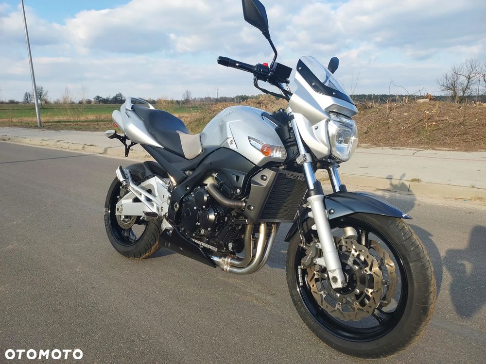 Suzuki GSR - 5