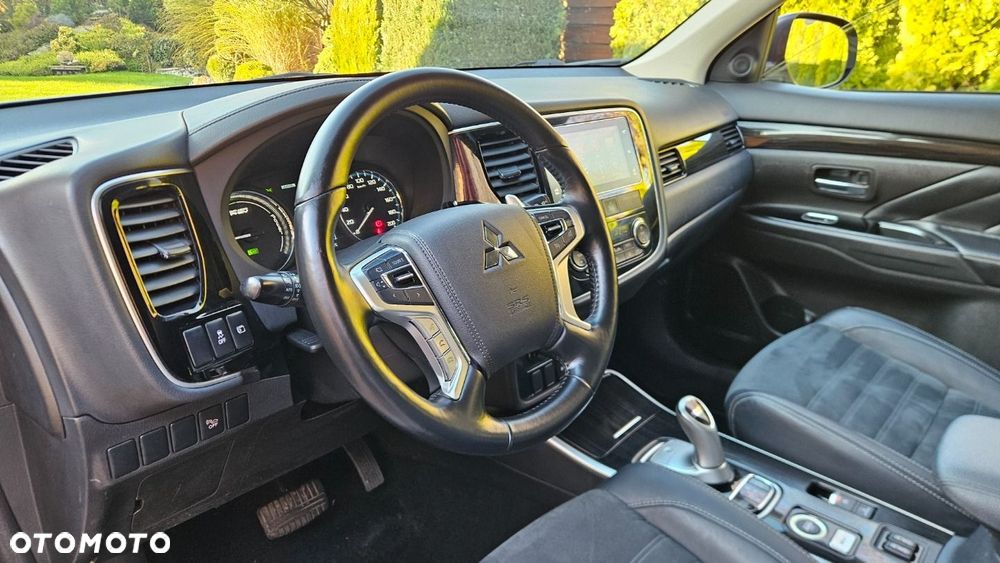 Mitsubishi Outlander - 16
