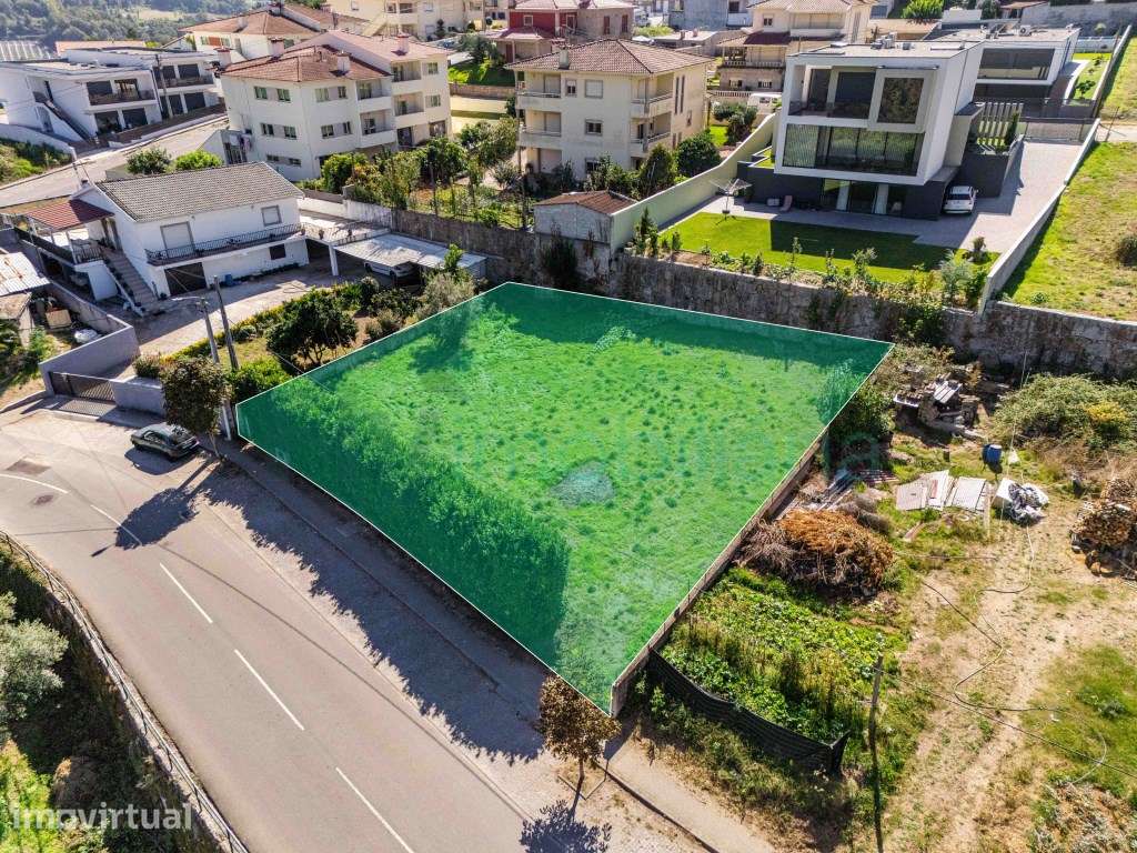 Lote com Projeto aprovado em Polvoreira, Guimarães - Grande imagem: 2/28