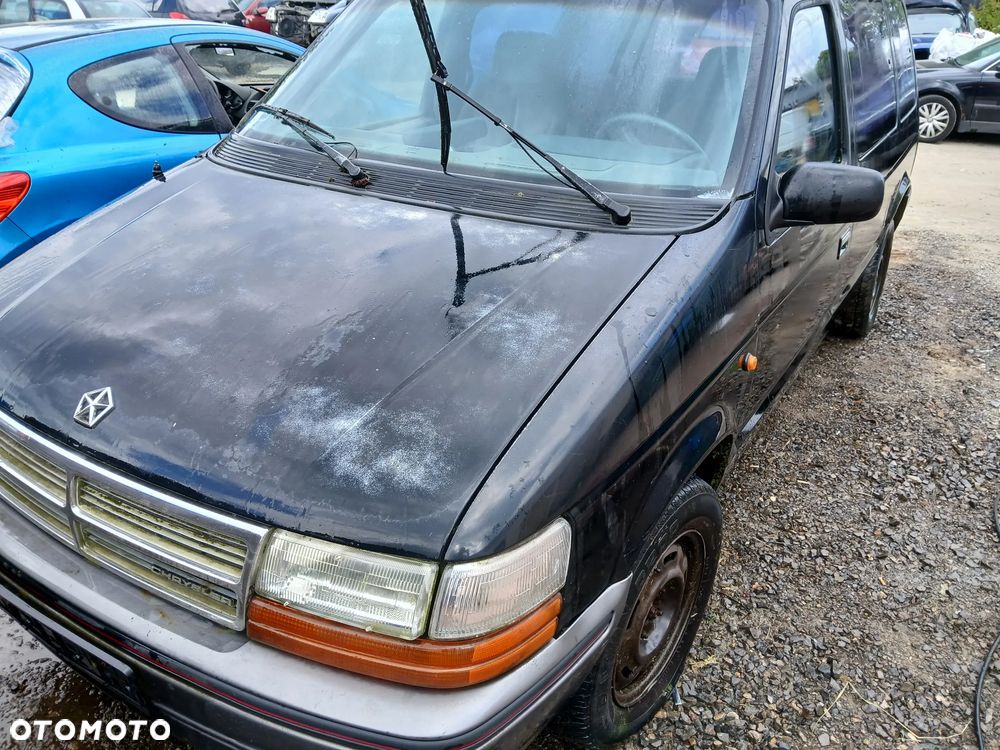 Chrysler Voyager II fotel fotele kanapa deska kokpit podsufitka boczek boczki klamka podłokietnik - 1