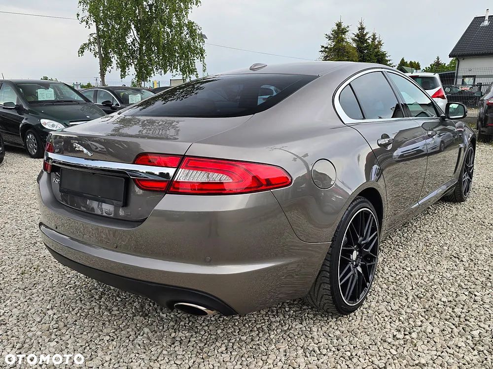 Jaguar XF 2.2 D Premium Luxury - 11