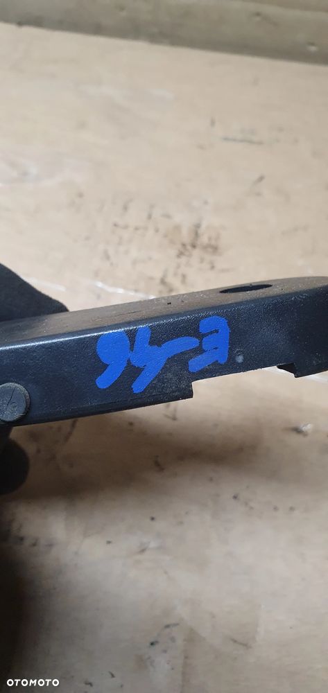 Klamka raczka dźwignia otwierania maski BMW 3 E46 8223163 - 5