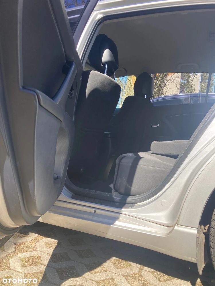 Toyota Avensis 2.0 D-4D 2010 - 8