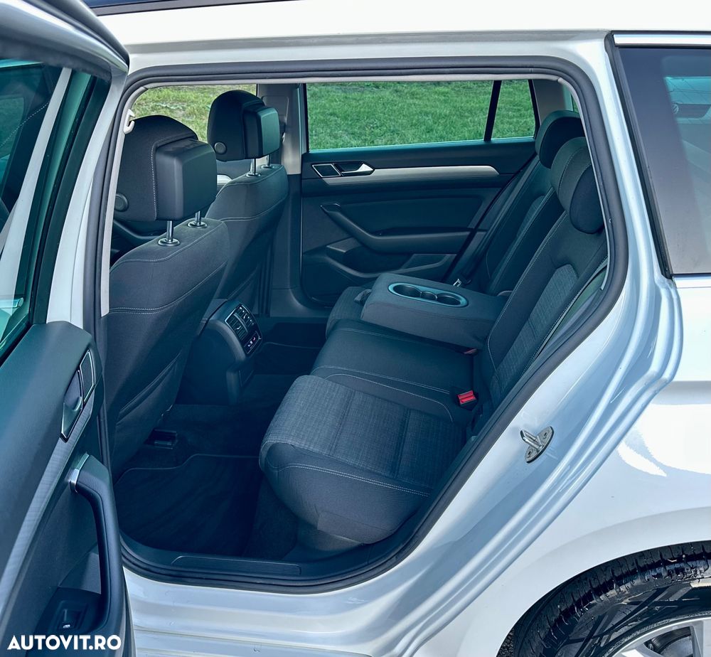 Volkswagen Passat Variant 2.0 TDI SCR DSG Elegance - 9