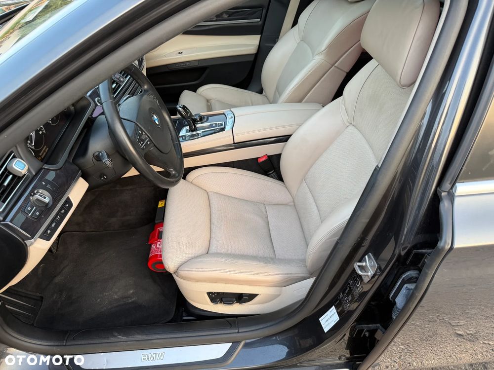 BMW Seria 7 750Li - 4