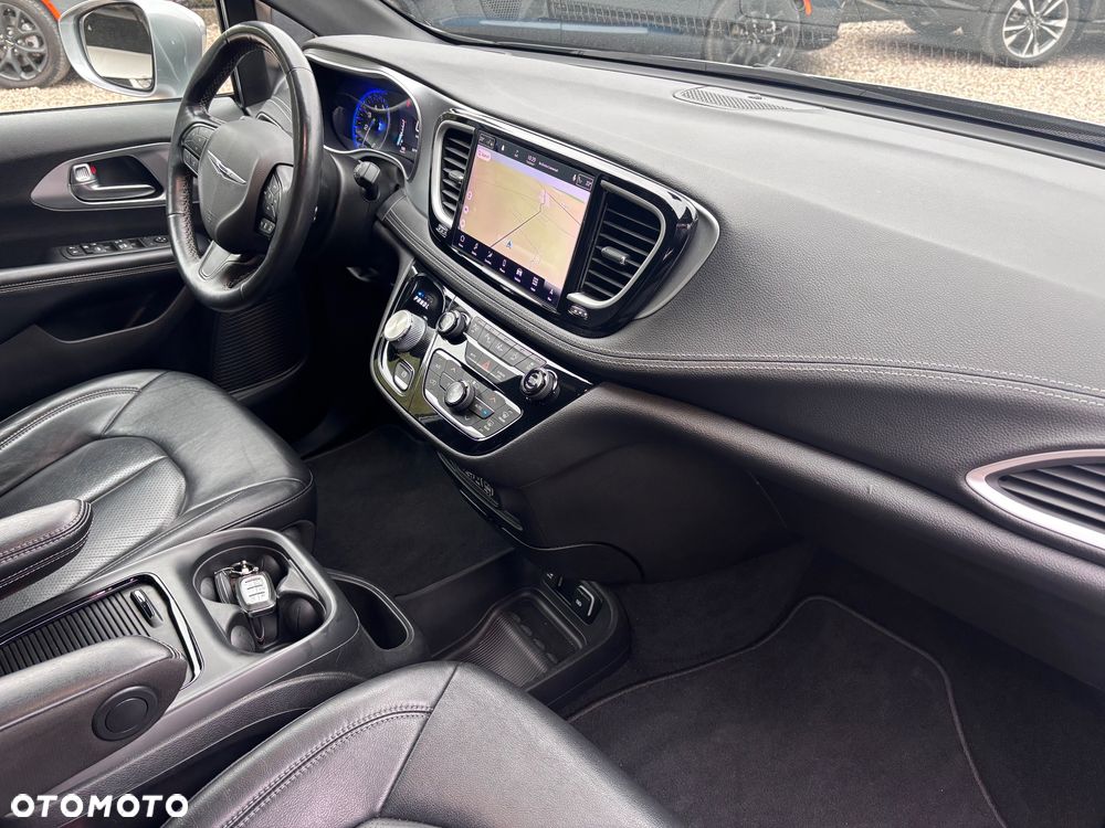 Chrysler Pacifica - 26