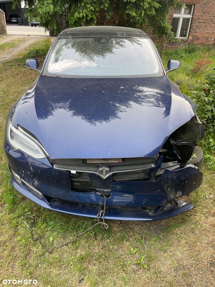 Tesla Model S - 9