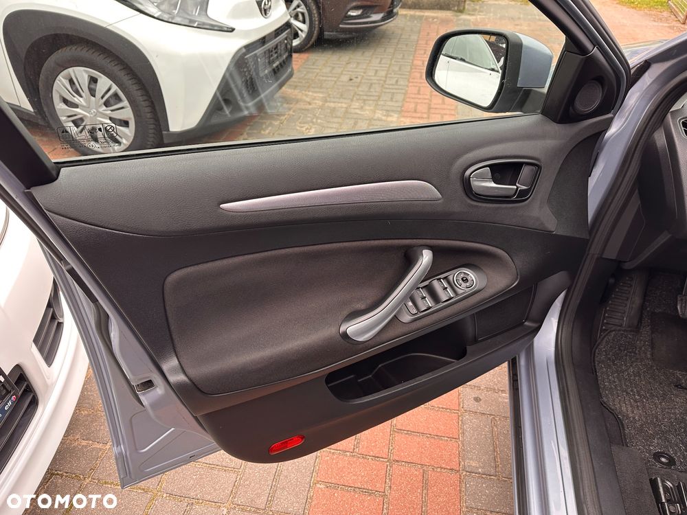 Ford Mondeo 1.6 Ambiente - 10