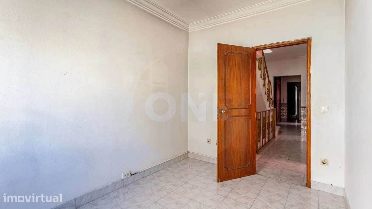 Prédio | 2 lojas + T4 | Vista rio | Póvoa de Santa Iria - Grande imagem: 5/23