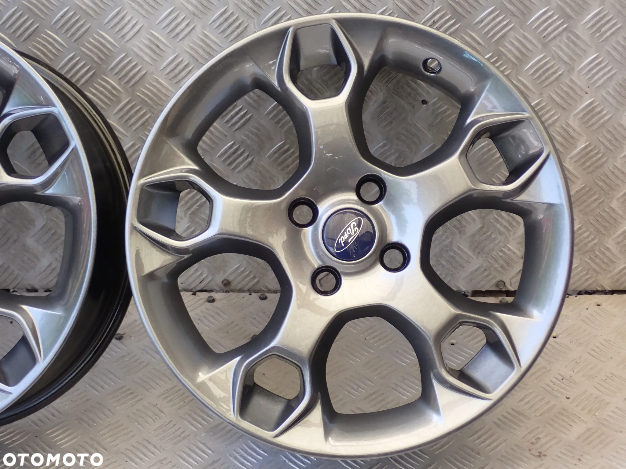 FELGI ALUMINIOWE FORD FIESTA 7JX17  ET 47,5  4X108  8A6J-DB 2000 ZŁ (OVO) - 7