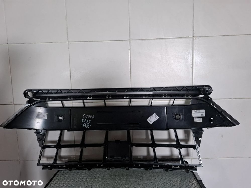 Grill atrapa kratka środkowa Cupra Leon Seat  2025 rok nr 5FA853667H - 3