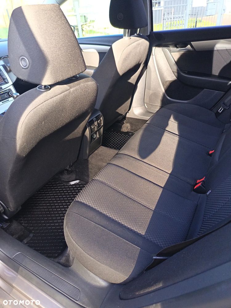 Volkswagen Passat - 11