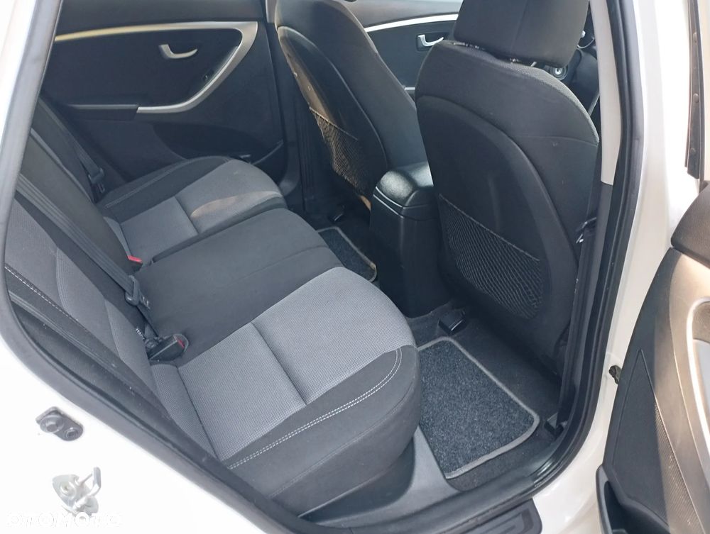 Hyundai i30 1.6 CRDI Trend - 10