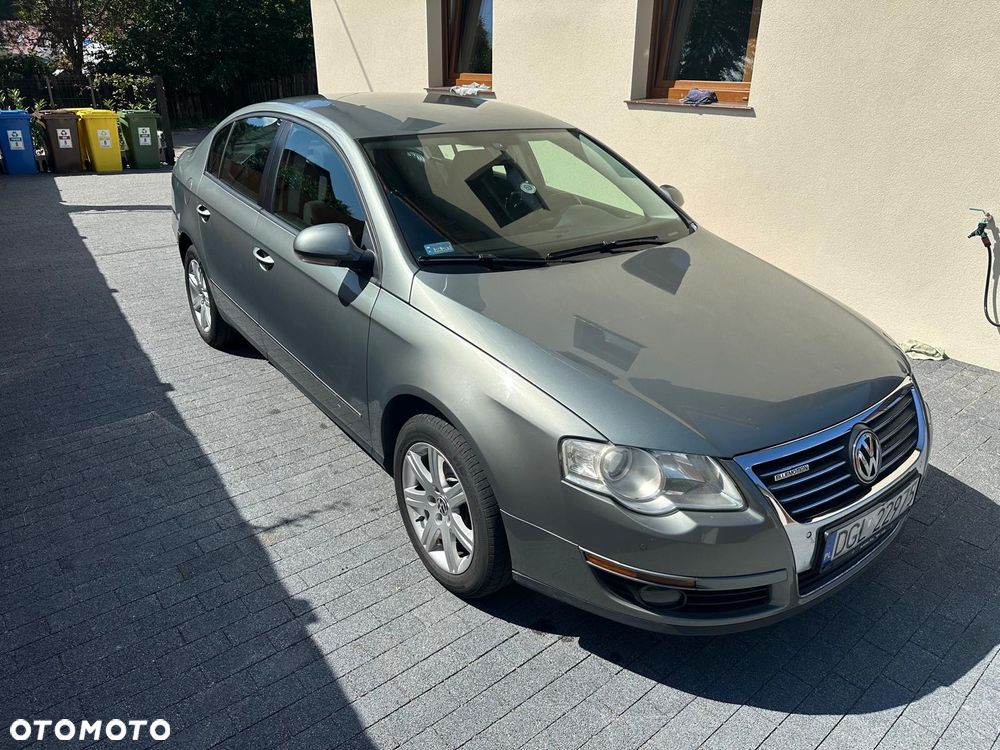 Volkswagen Passat 1.9 TDI Sportline - 1