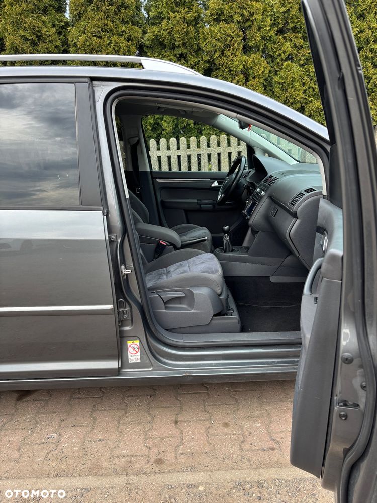 Volkswagen Touran - 14