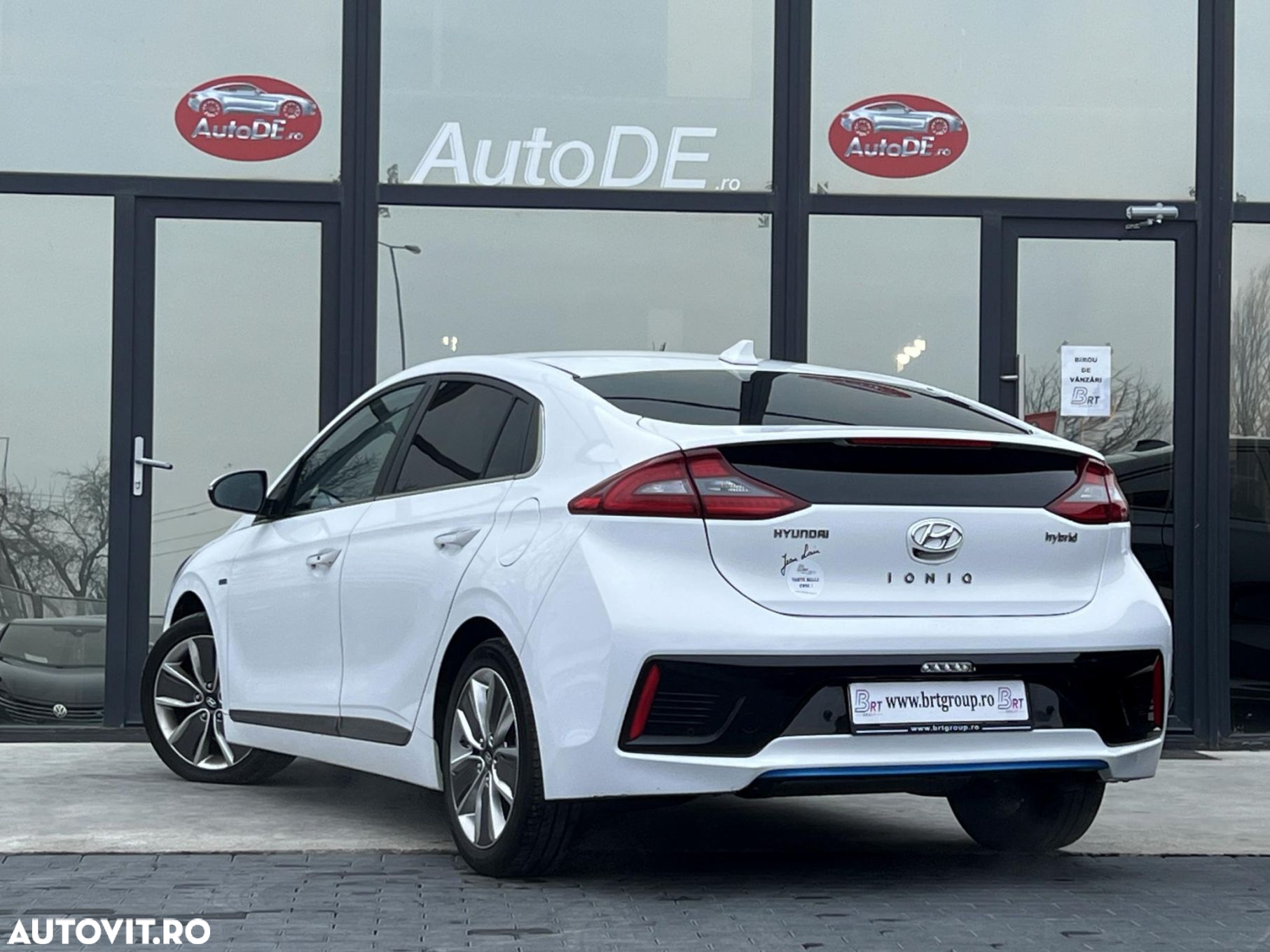 Hyundai IONIQ - 3