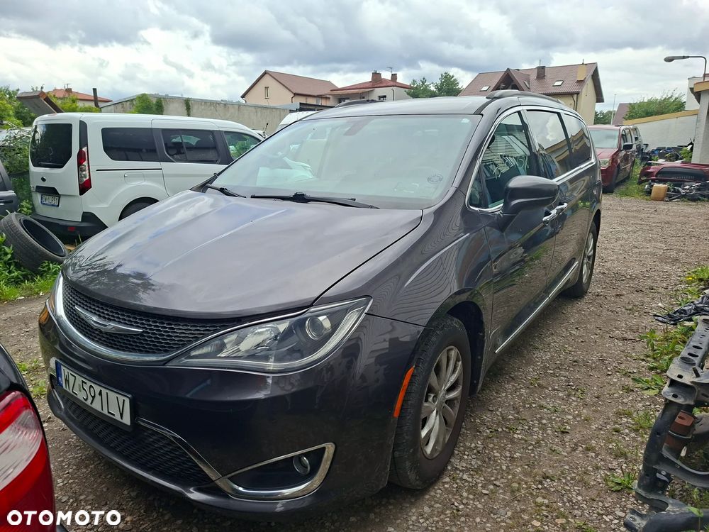 Chrysler Pacifica - 2