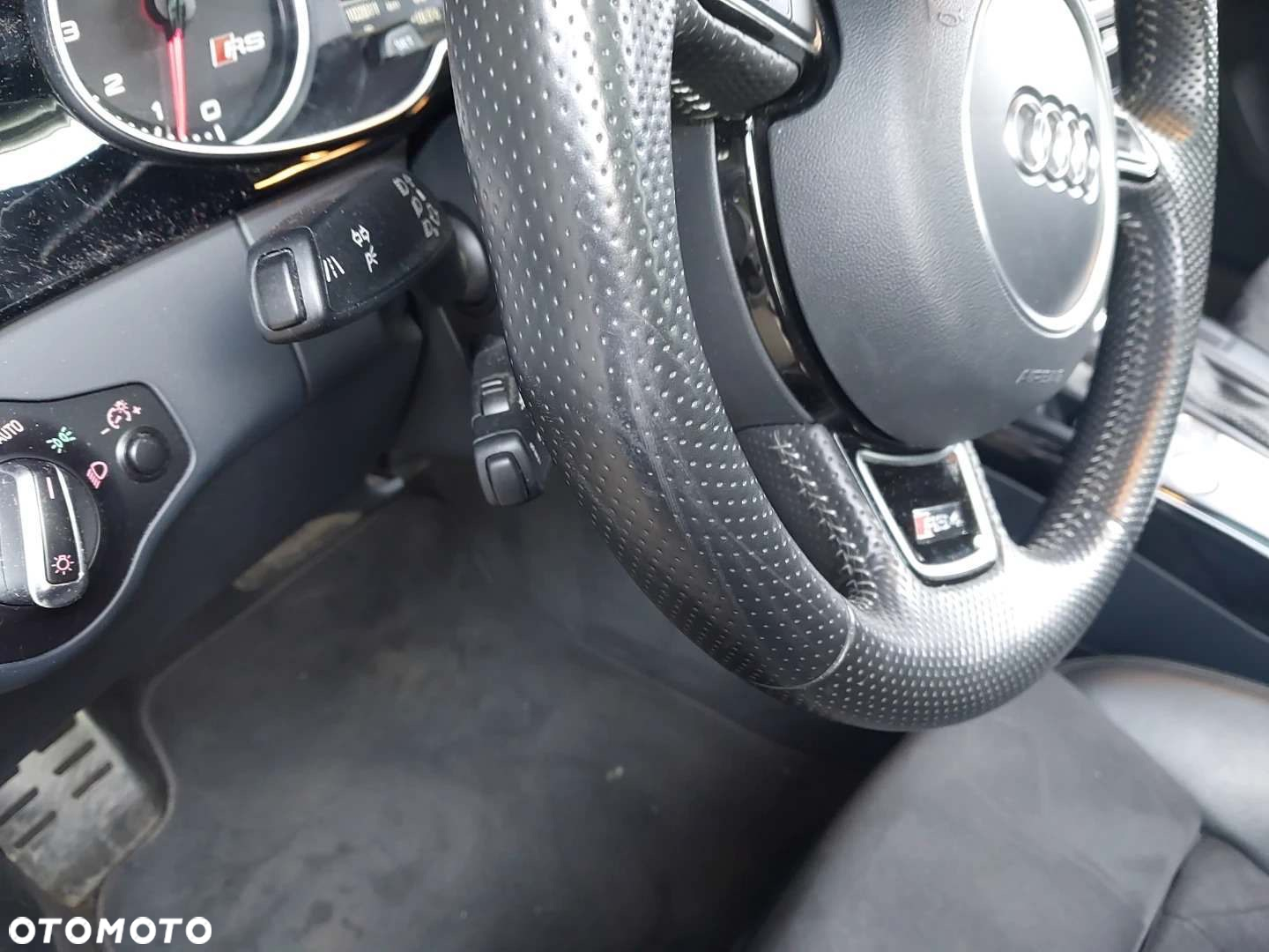 Audi RS4 Avant S tronic - 28