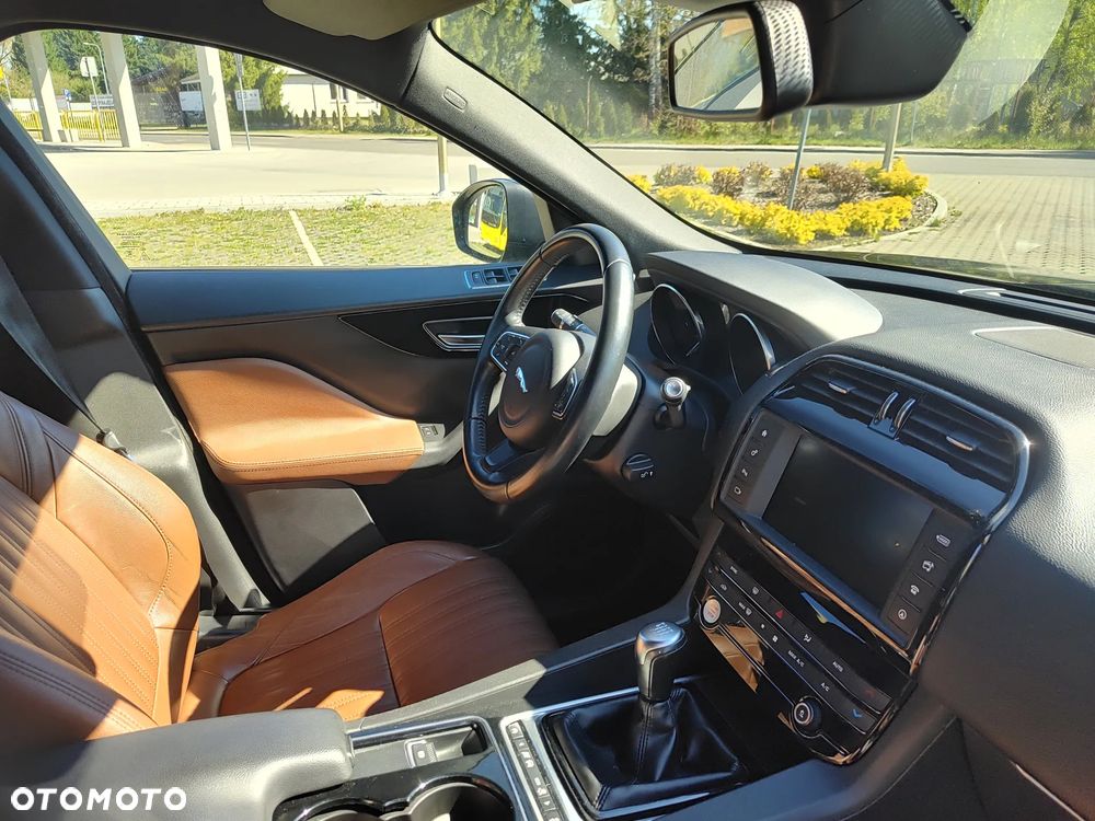Jaguar F-Pace 20d AWD Pure - 23