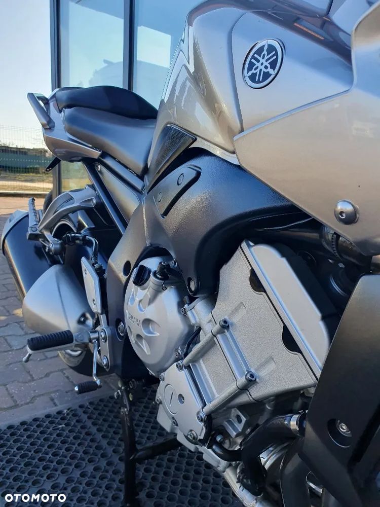Yamaha FZ - 22