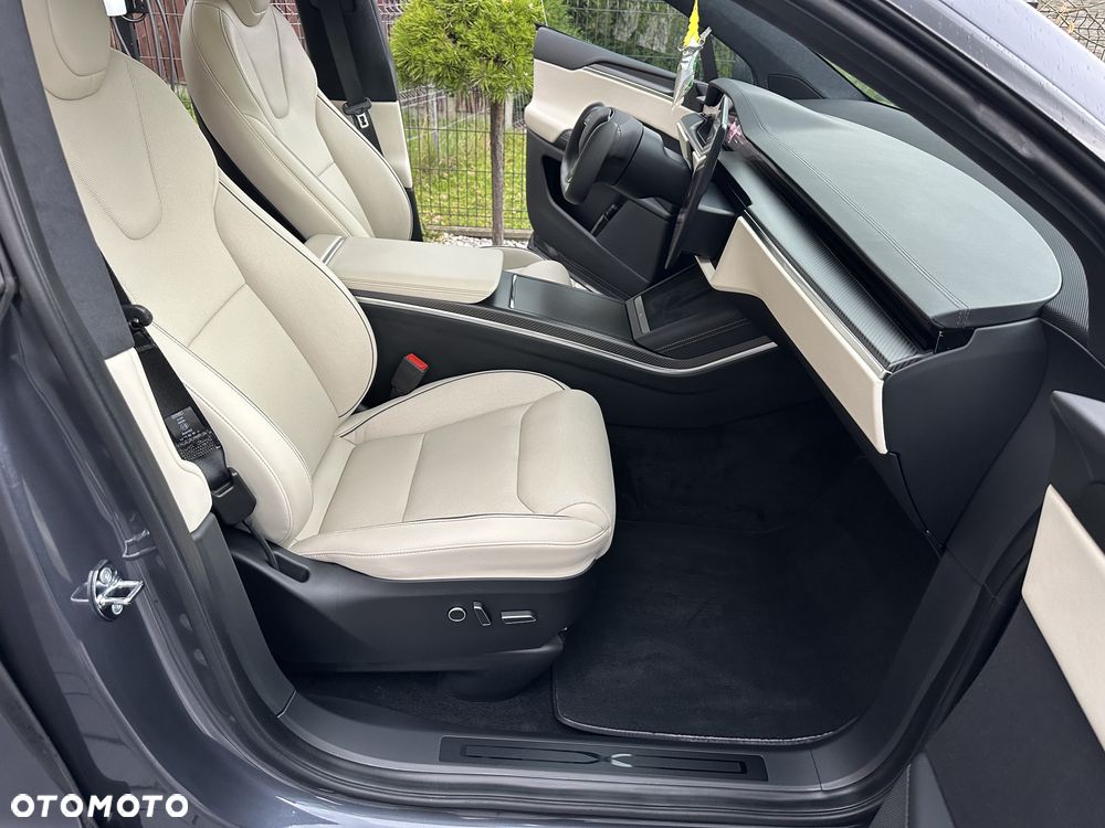 Tesla Model X - 5
