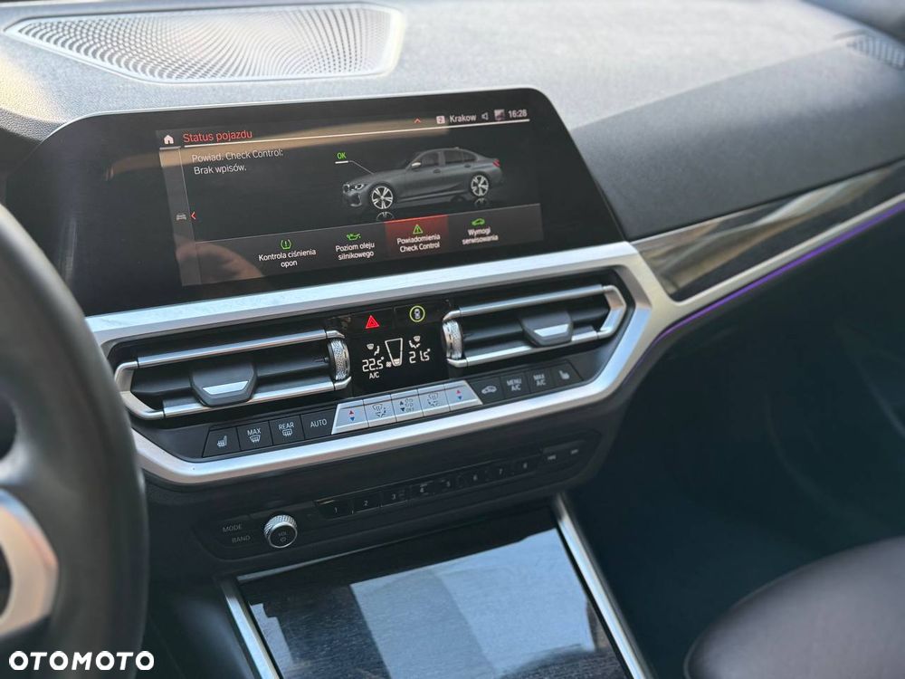 BMW Seria 3 330i xDrive Sport Line - 33